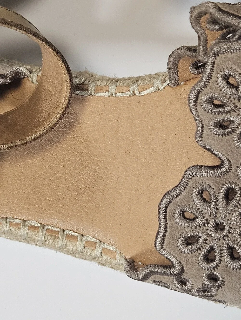 Crown Vintage Women’s Taupe Suede Espadrille Ankle-Strap Flats Size 9